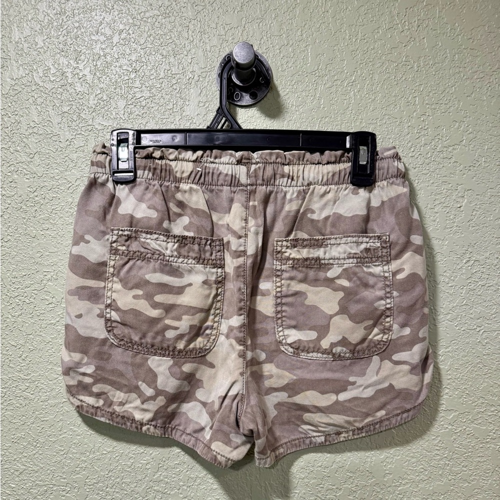 American Eagle Outfitters Tan Camouflage Women's Cargo Shorts - Picture 3 of 5
